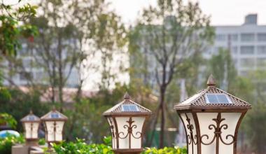 太阳能款柱头灯